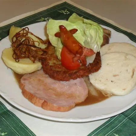 Restaurant L-club Konukevi Hluboká nad Vltavou