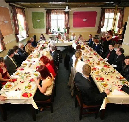 Konukevi Restaurant L-club Hluboká nad Vltavou